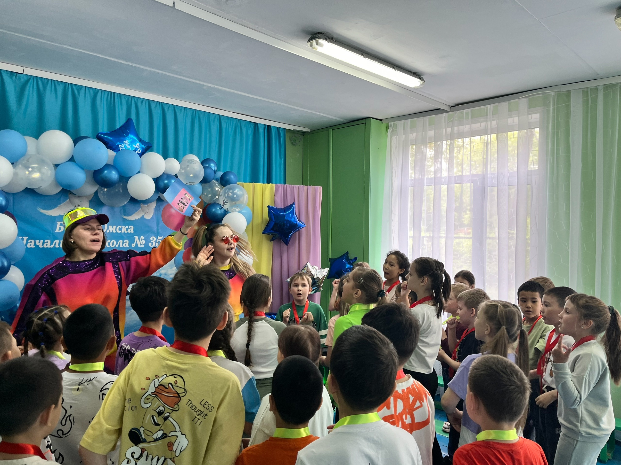 Открытие летнего пришкольного лагеря.
